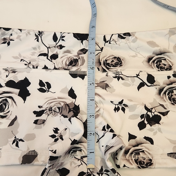 FLEO Moon Rose Mid Rise Black & White Shorts Workout Exercise L - Picture 5 of 10